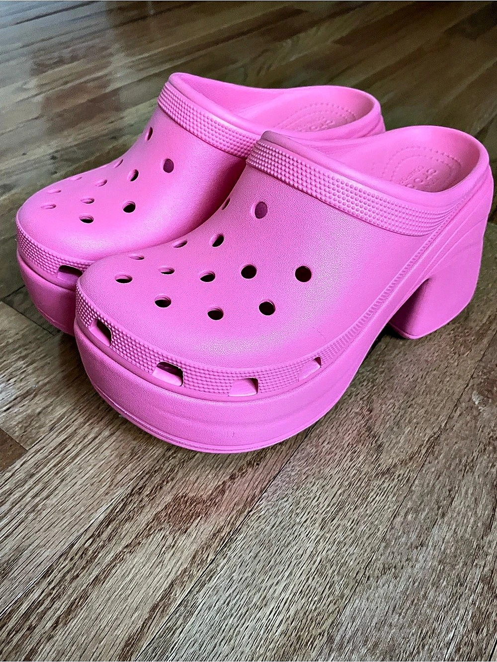Crocs Classic Mega Crush Clog Platform in Pink Size 9 Siren Chunky Retro